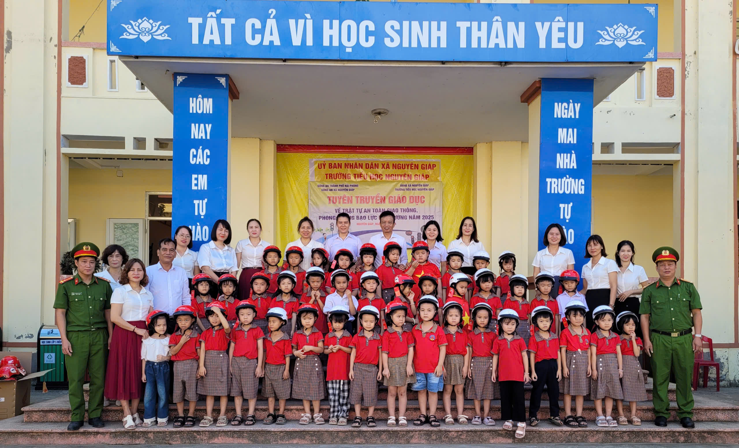 Tuyên truyền giáo dục trật tự an toàn giao thông, phòng chống bạo lực học đường năm 2025 cho học sinh trường tiểu học Nguyên Giáp
